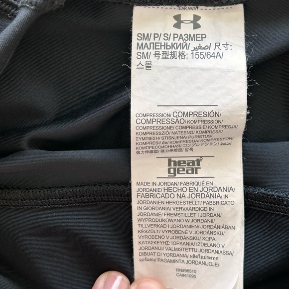 Under Armour compression crops - Picture 7 of 9